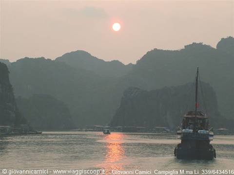 BAIA DI HALONG-tramonto sull isola di cat ba
