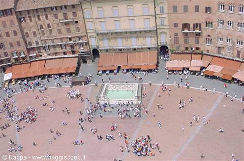 Siena - Piazza del Campo - Fonte Gaia