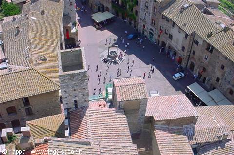 S. Gimigniano - Piazza della Cisterna