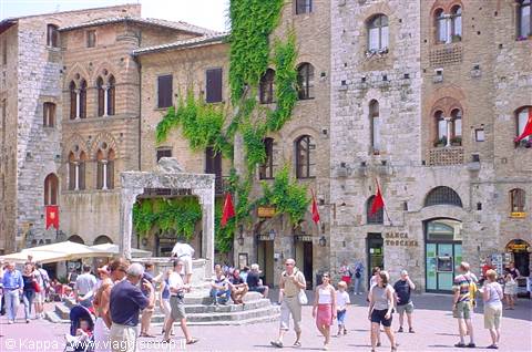 S. Gimigniano - Piazza della Cisterna