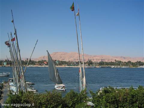 La Valle dei Re vista dalla riva del Nilo a Luxor