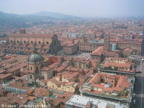Piazza Maggiore e la Basilica di S. Petronio dalla Torre degli Asinelli