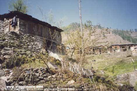 tipico villaggio dell' himachal pradesh