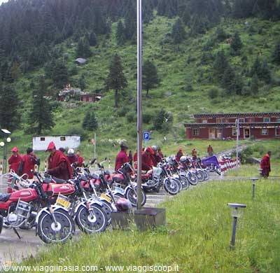 monaci in moto
