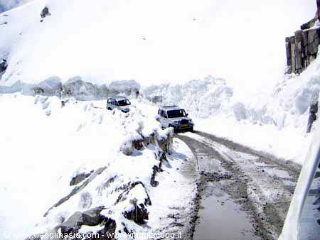 fra la neve sul kardungla