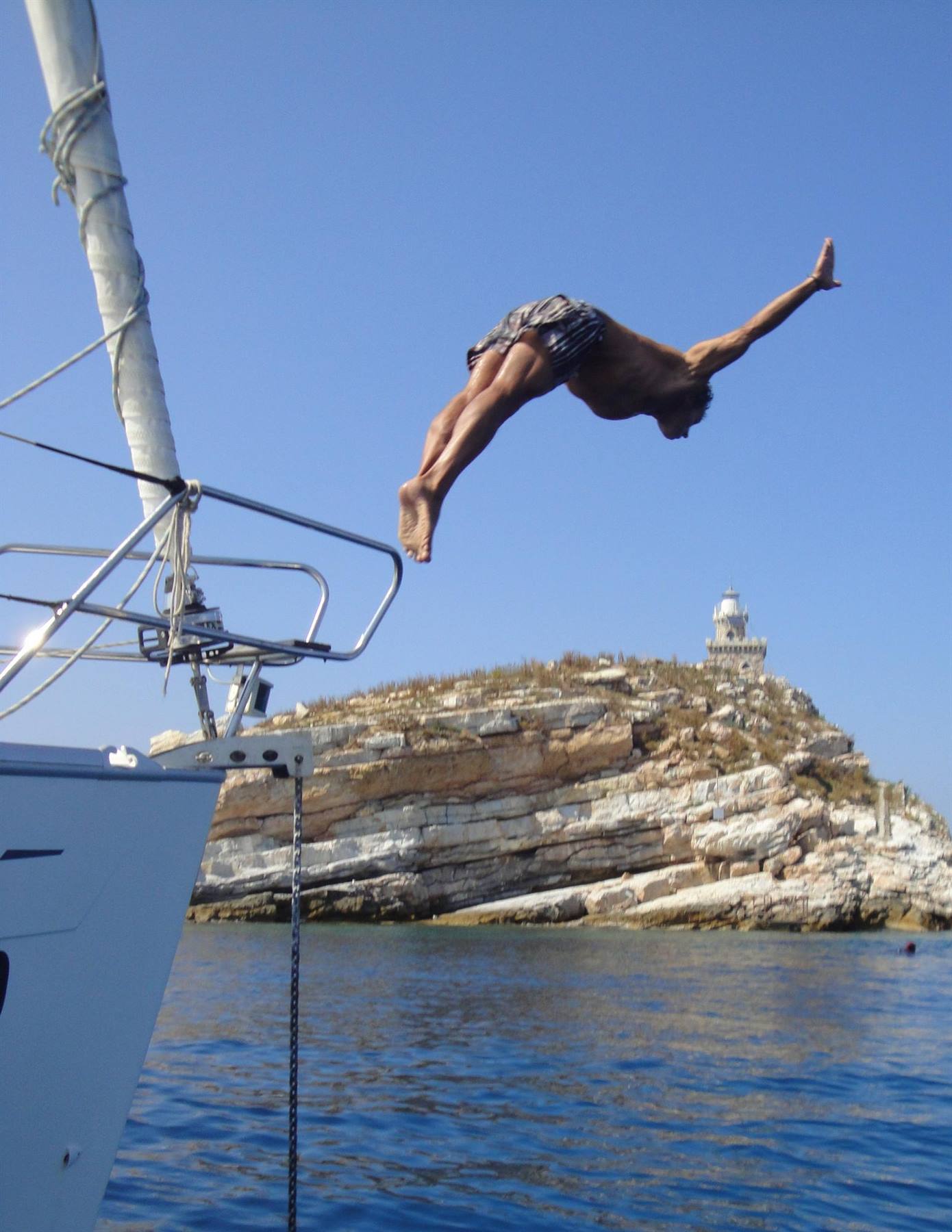 nuotando verso il faro....