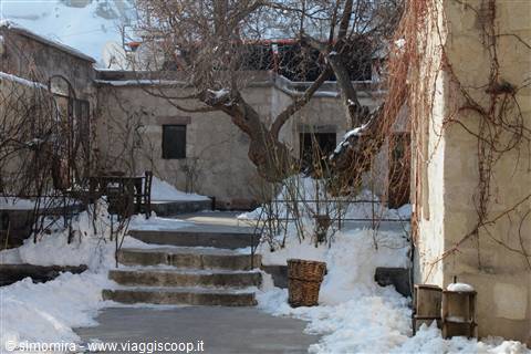 Cortile interno del Dervish Cave House, Goreme