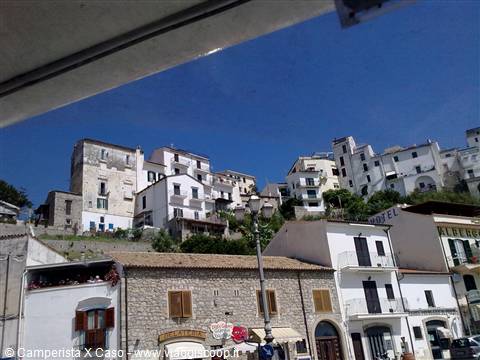 Sperlonga piazza fronte mare