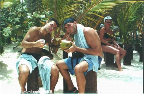 Anto ed Io col cocktail cocco e rum