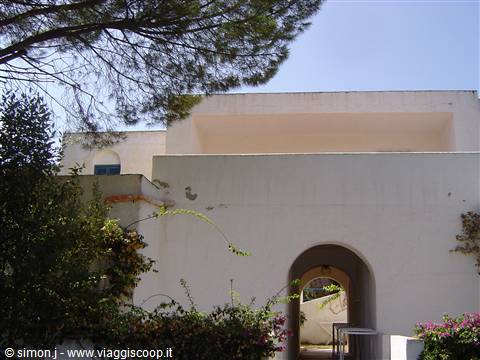 Edificio con stanze vista mare