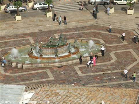 Piazza della Reina, Fontana del Turìa