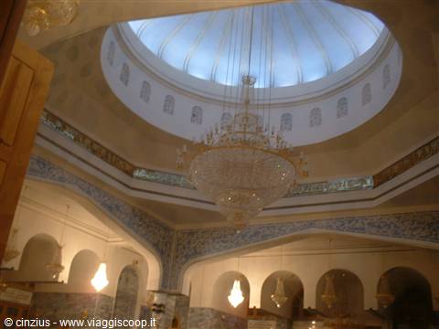 Moschea, gli interni.. non si puo' entrare..ma le foto da fuori si possono fare