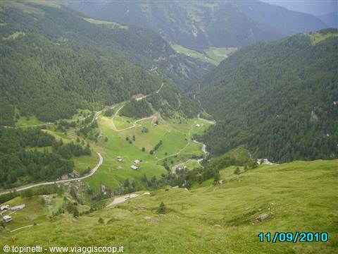 Giù dal Passo del Rombo verso la Val Passiria