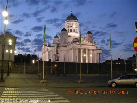 Helsinki :Toumiokirkko ore 23.45 cattedrale luterana