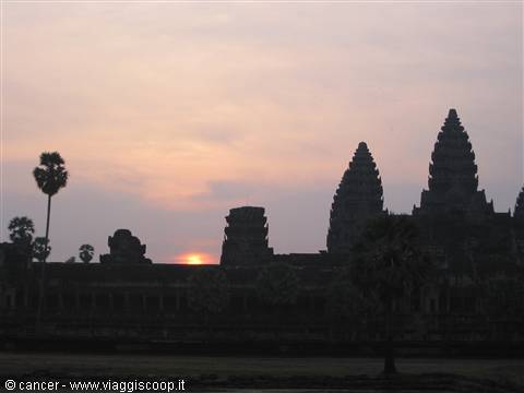 Cambogia- Angkor Wat- l' alba