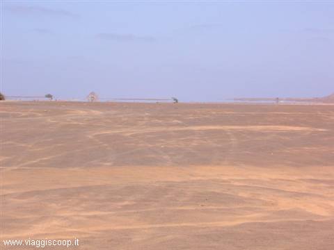 Miraggio (non c'è il mare in fondo, è tutto deserto...)