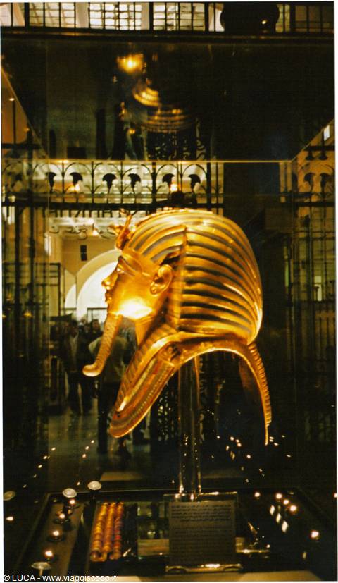 Maschera funeraria di Tuthankamon - Museo egizio del Cairo