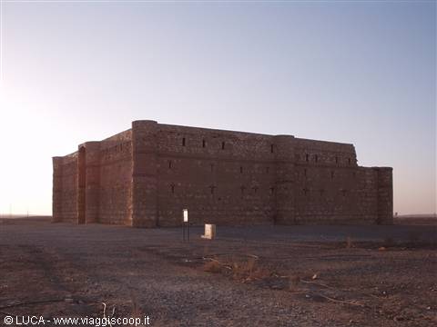 Tramonto sul castello Al-Kharana...