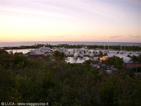 ..porto di Providenciales al tramonto...