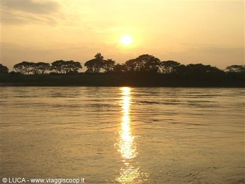 2 giorni lungo il Mekong ...tramonto...
