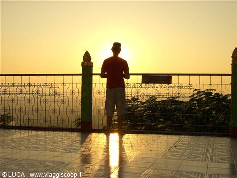 Sagaing - Tramonto sulla Collina