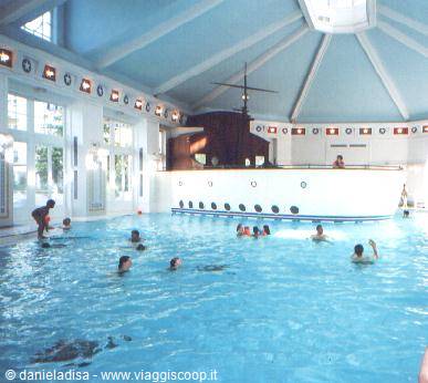 hotel newport bay-piscina int.