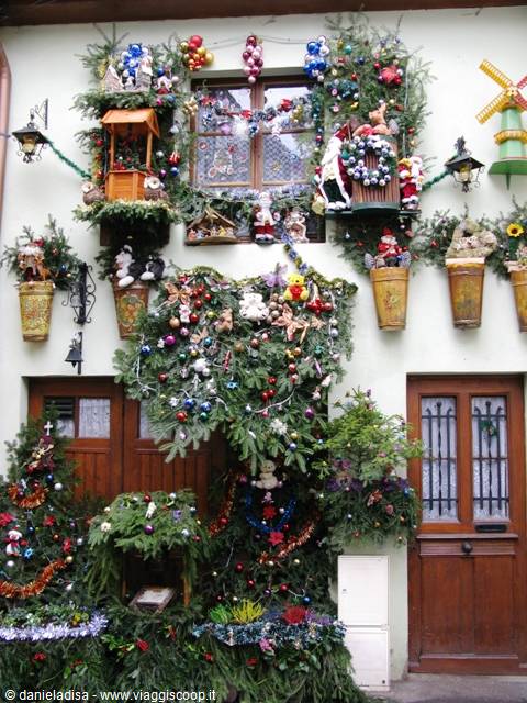 Thann - jcasa riccamente addobbata