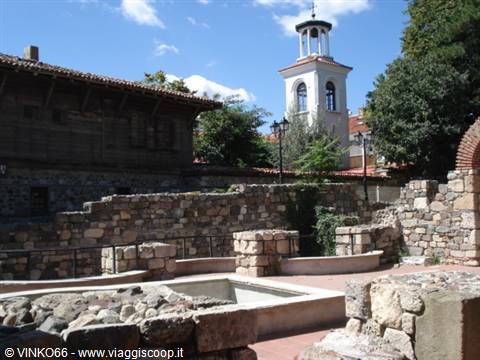 piazzetta con ruderi a Sozopol vecchia