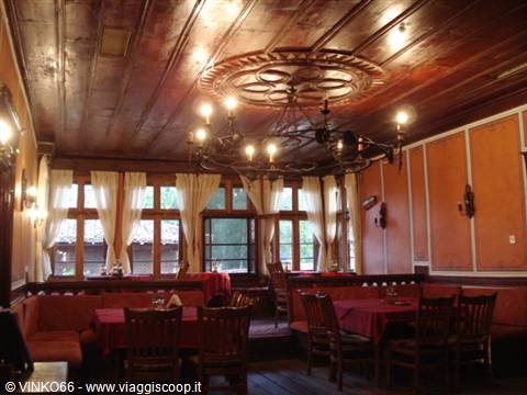 interno di ristorante tipico di Koprivishtitsa