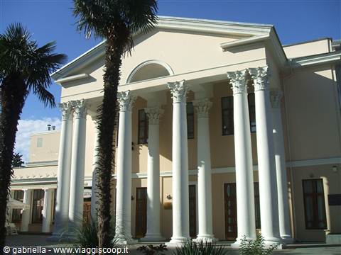 yalta - il teatro