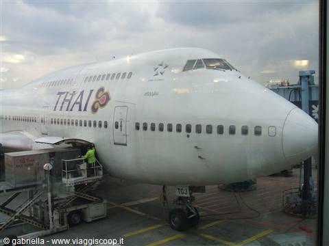 la gentilezza del popolo comincia sull'aereo