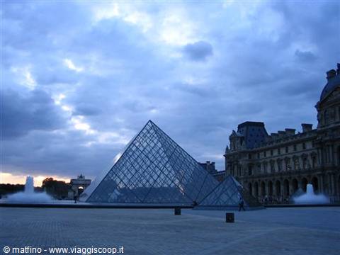La Piramide al tramonto