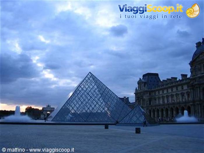 La Piramide al tramonto