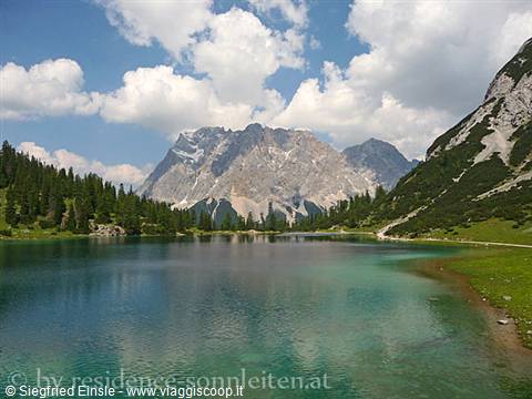 Lo Zugspitze, la cima più elevata della Germania alla confine di Tirolo / Baviera