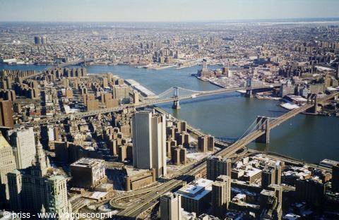 dal tetto dellaTorre Sud delle twin il Brooklin e il Manhattan Bridge