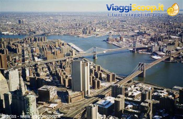 dal tetto dellaTorre Sud delle twin il Brooklin e il Manhattan Bridge