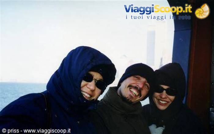 sul traghetto fa un pò freddo...