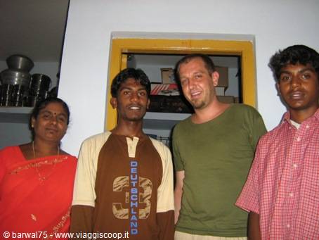 Villaggio vicino a Bangalore: sorella e nipoti di Radal