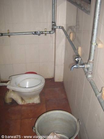il solito bagno:"doccia" + W.C.