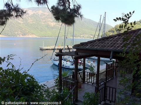 Approdo nella baia Encinik