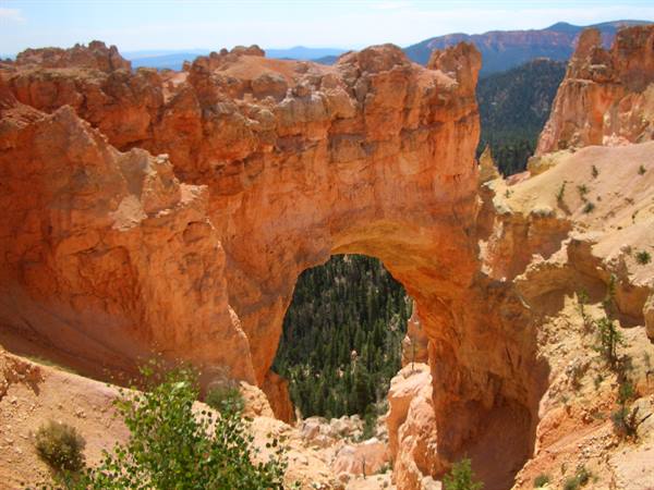 BRYCE CANYON: NATURAL BRIDGE