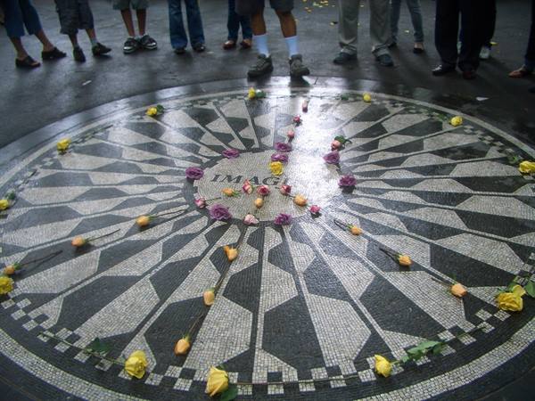 MONUMENTO A JOHN LENNON