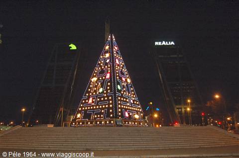 Madrid Albero di Natale tra Torre CajaMadrid e Realia
