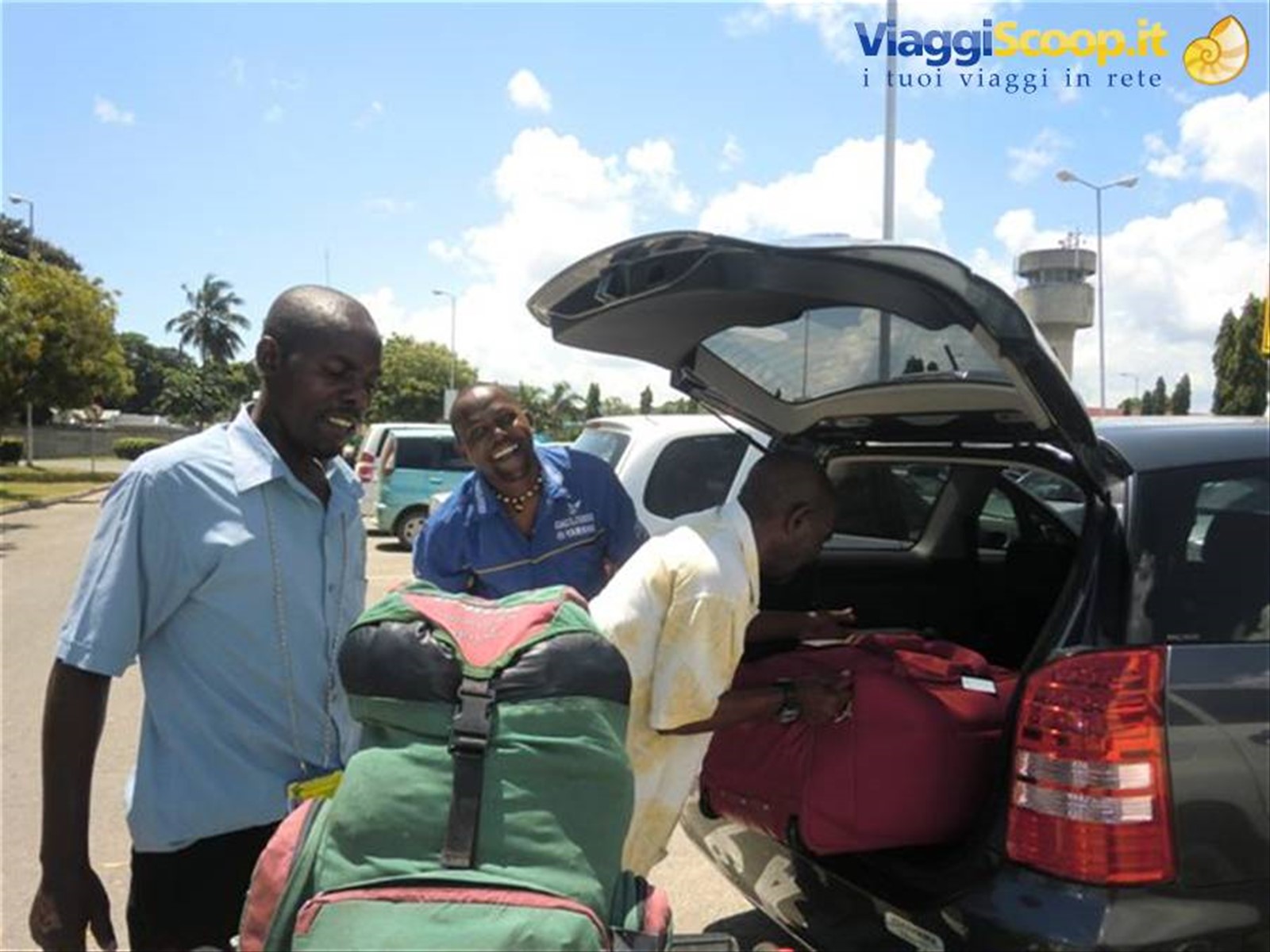 SI CARICA I BAGAGLI A MOMBASA E SI PARTE PER WATAMU!