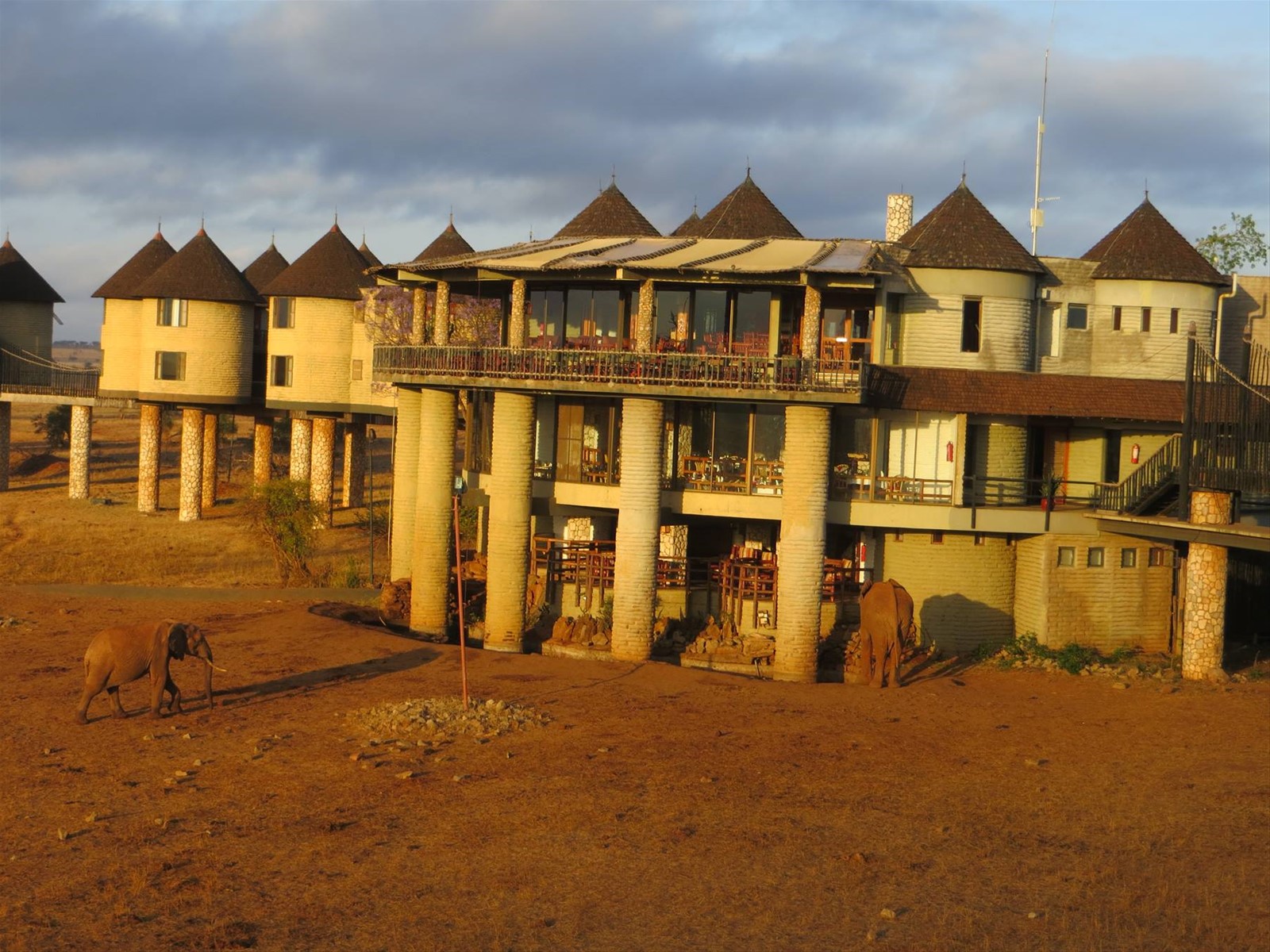 SAROVA SALT LICK GAME LODGE - PARCO TSAVO EST riserva Taita Hills