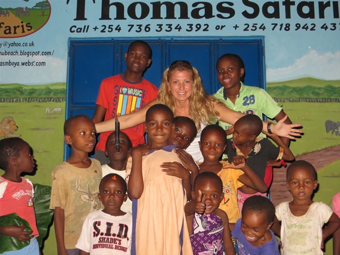 I bambini del Villaggio di Thomas e La sua agenzia di Propieta' a Watamu