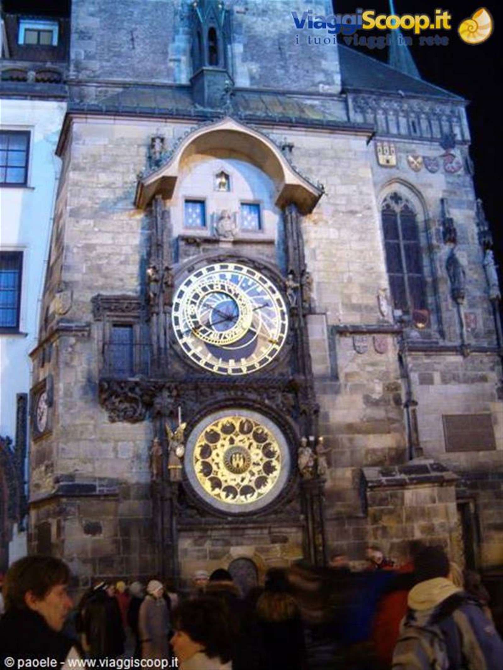 La piazza dell'orologio