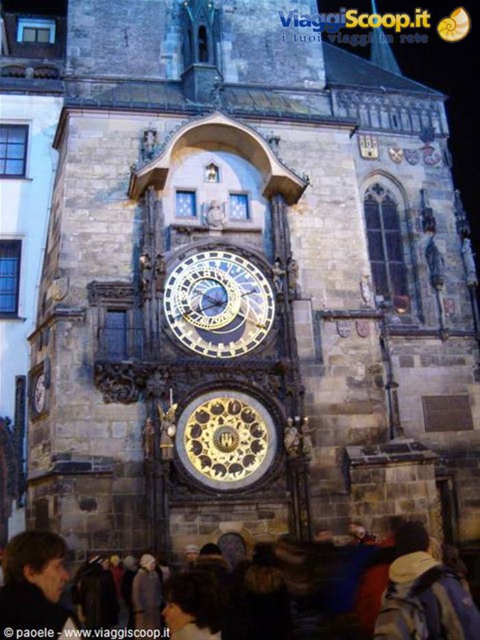 La piazza dell'orologio