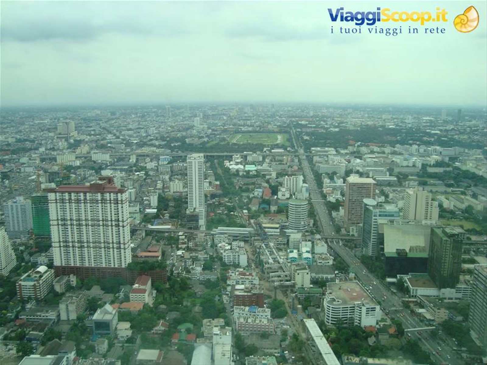 Bangkok dal 70° piano dell'Hotel..
