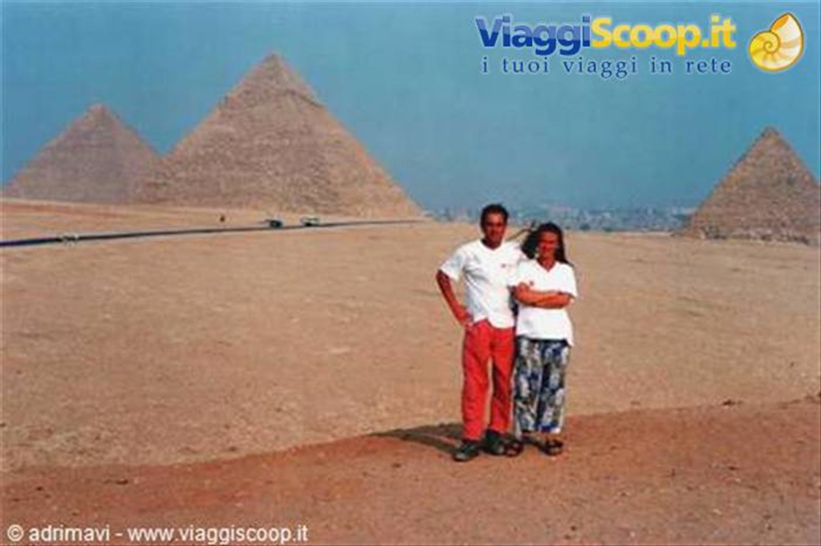 Adri e Mavi sulla piana di Giza